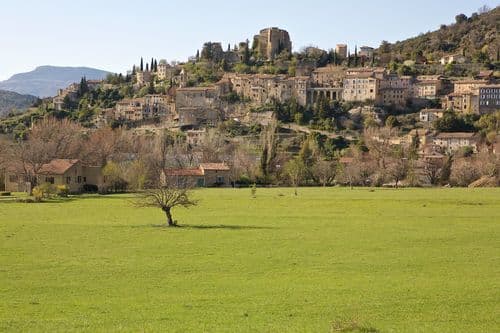 Transizione di luce urbana al crepuscolo