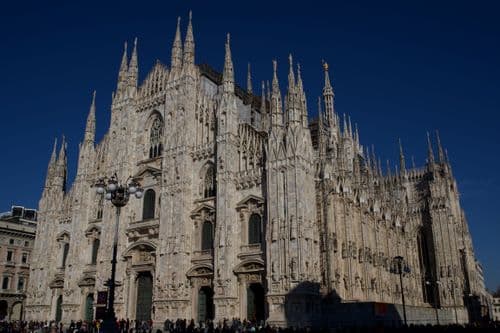 Duomo de Milan de cotés