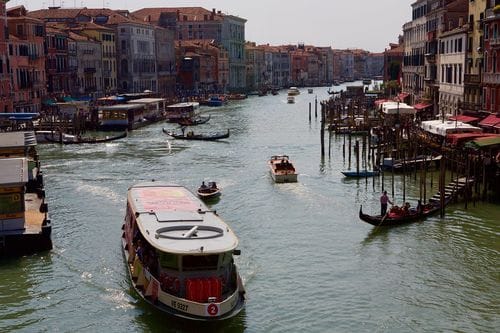 Venice: Photography Between Mists and Reflections
